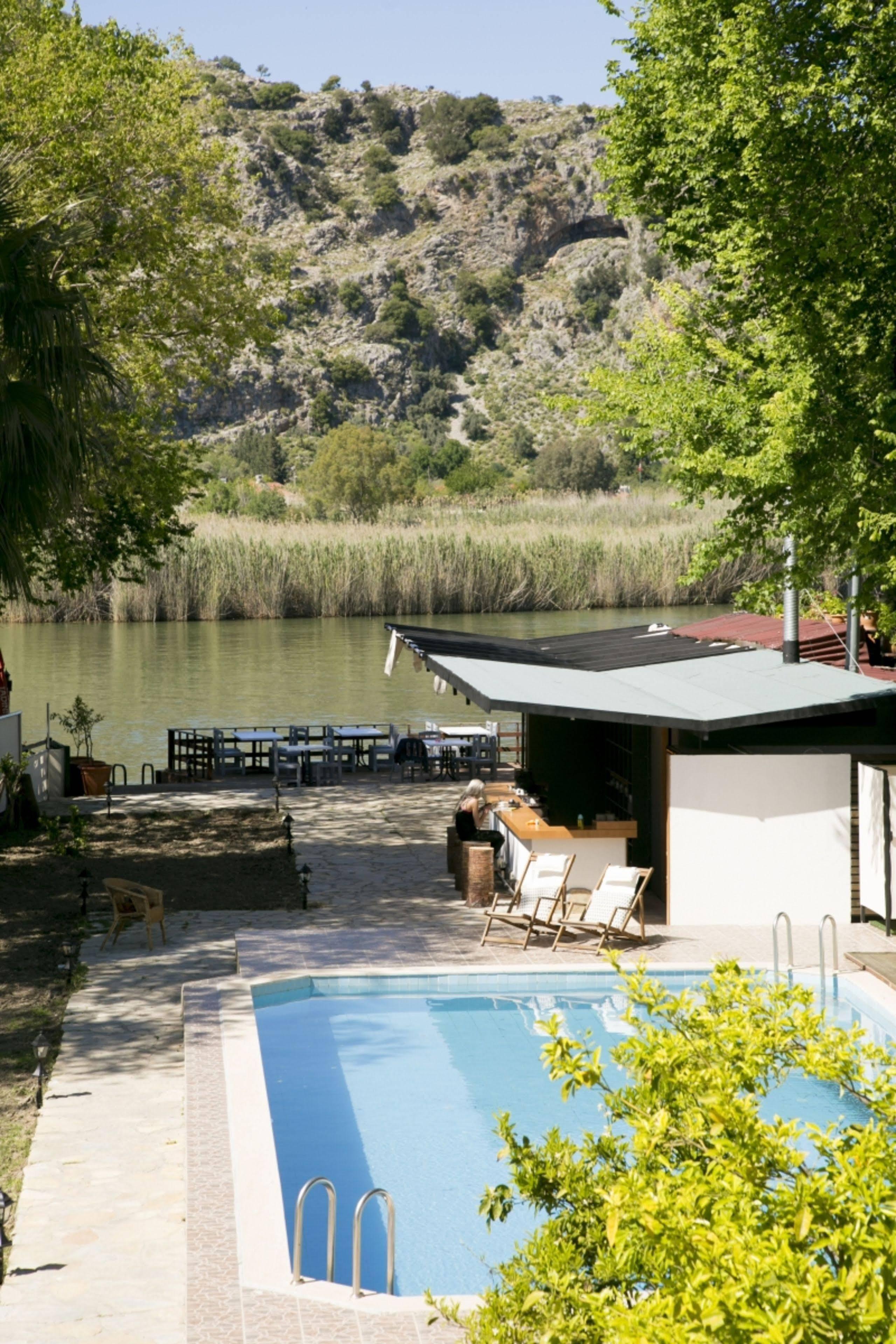 Holiday Hotel Дальян Экстерьер фото